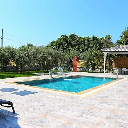 فيلة Stone House *